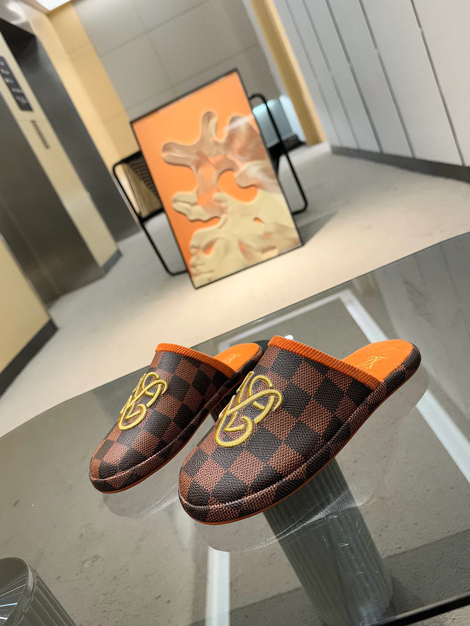 👟👟Ex-factory price 320👟👟 The 2024 couple’s counter features the latest hard goods of LV and Loewe co-branded slippers🆕 ✿Purchase level! Full of high-end feel! A popular model among bloggers at home and abroad, it’s retro and fashionable and looks amazing on your feet! Official website main recommendation code number 35-46